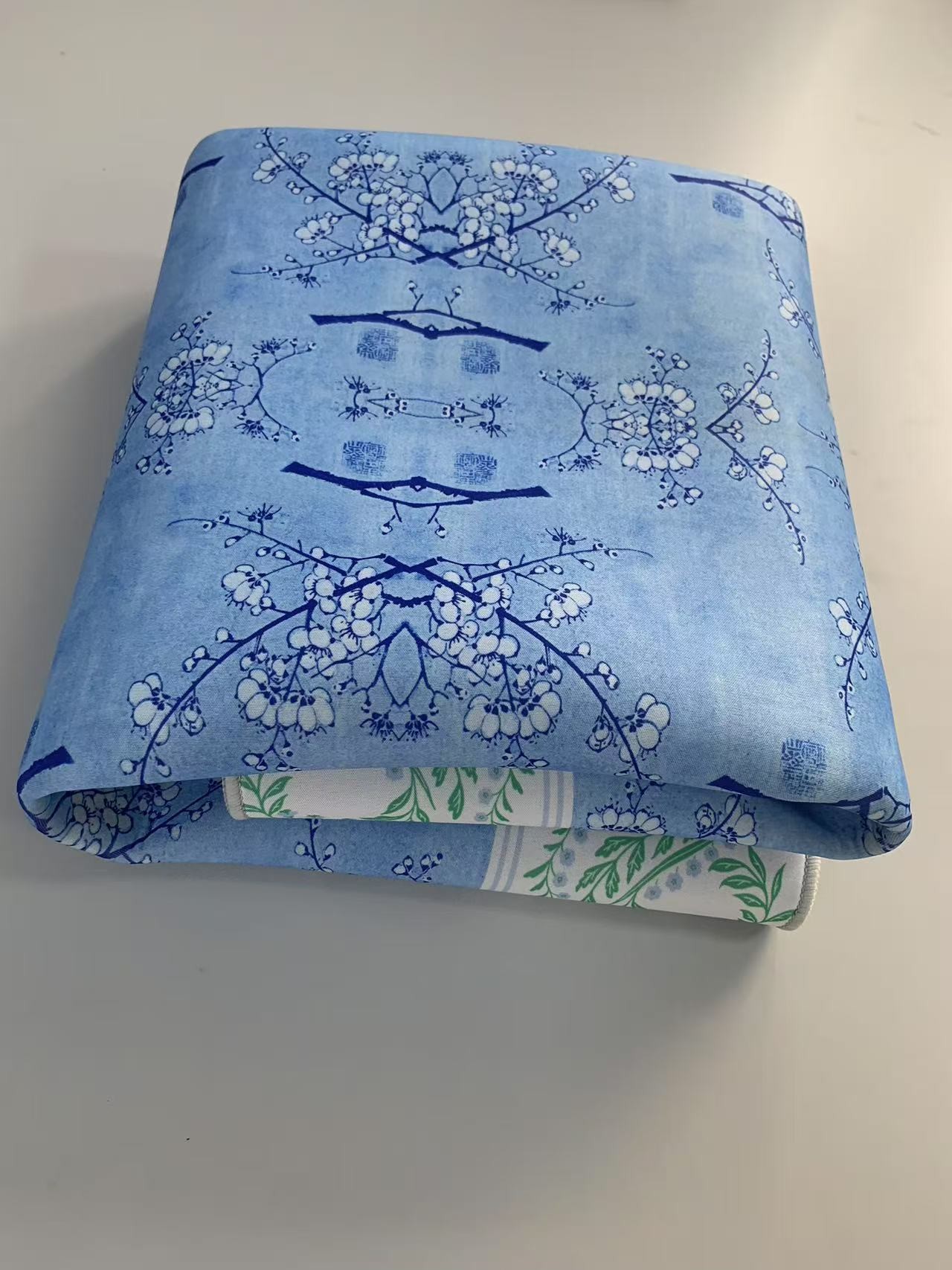 游戲桌墊那種好，橡膠雙面布印刷定制